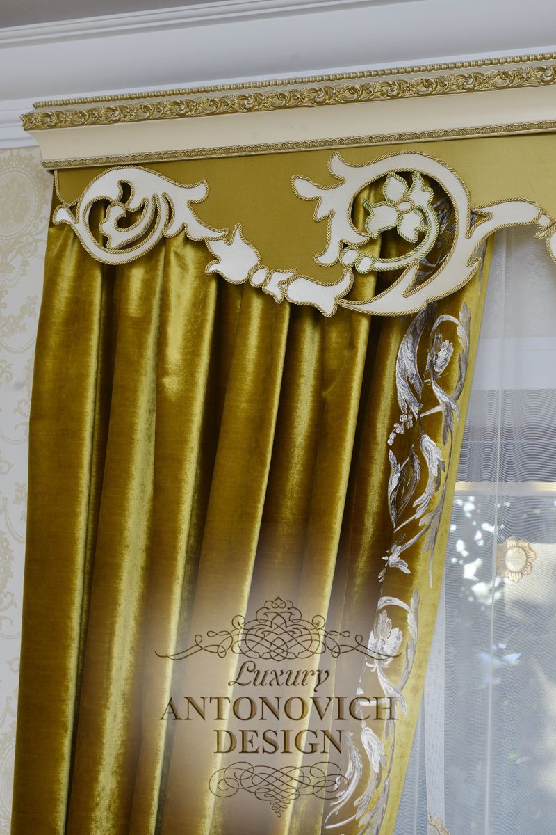 Элитные Шторы с красивым карнизом из дерева с позолотой