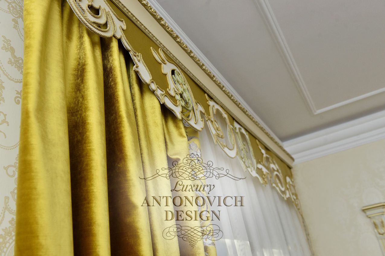 Красивые Бархатные шторы в золотых тонах с изысканной отделкой